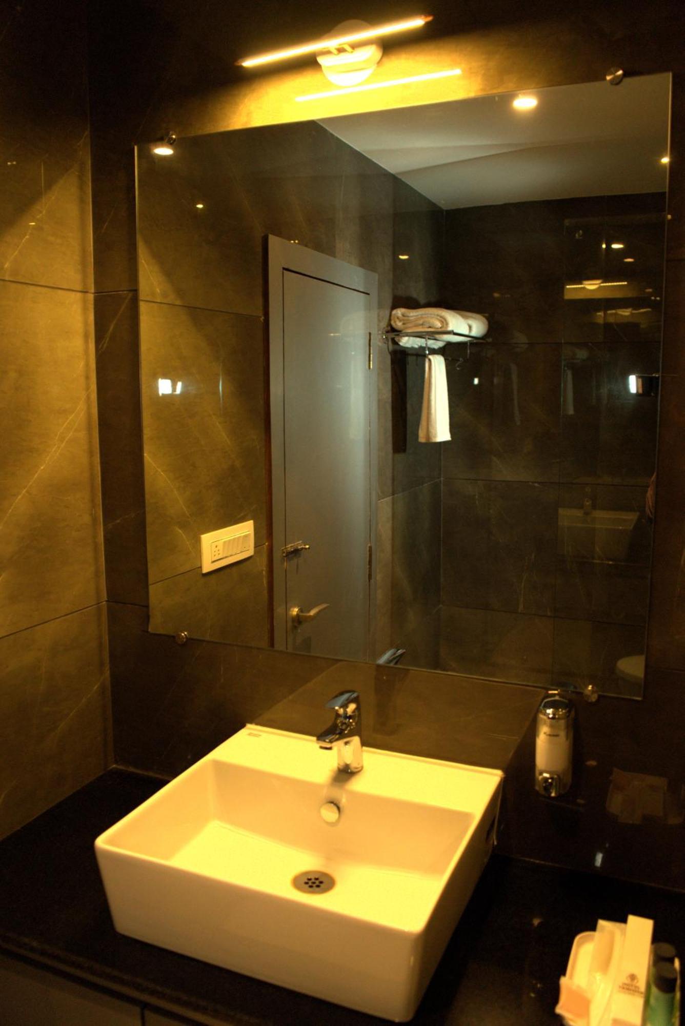 Hotel Tanisha Kishanganj ภายนอก รูปภาพ